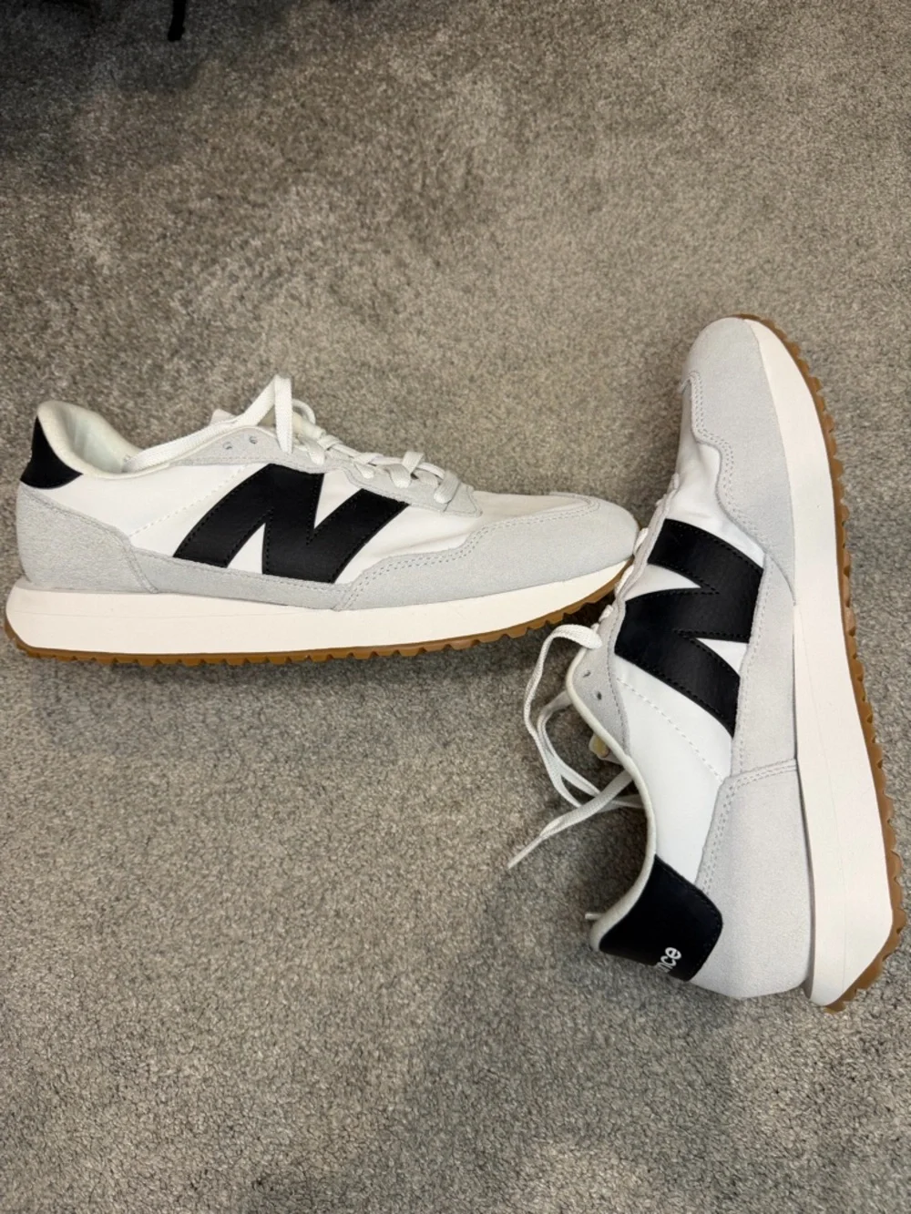 New Balance Men's White & Black Retro Trail Runner with Gum Sole - Picture 1 of 2